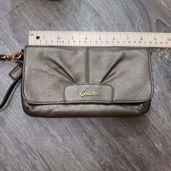 Coach Genuine Leather Wristlet Pewter Colour - Picture 5 of 6